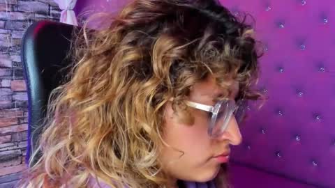 Emy  online show from February 2026 06:22:01 AM