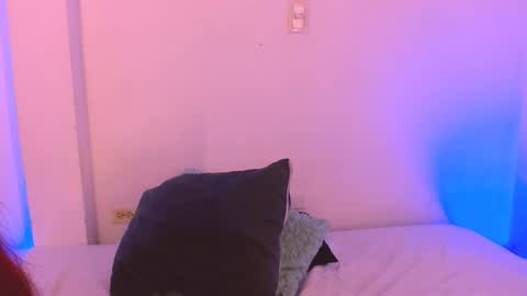 Snapshot of emili_williams10 chatting on February 2026 04:32:01 AM emili_williams10 online show from February 2026 04:32:01 AM