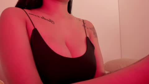 Snapshot of emilia_ghendle chatting on December 2024 11:25:01 PM Emilia Big Boobs online show from December 2024 11:25:01 PM
