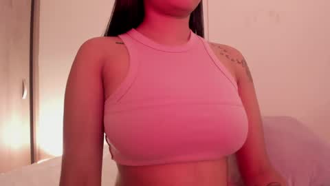 Snapshot of emilia_ghendle chatting on December 2024 06:05:01 PM Emilia Big Boobs online show from December 2024 06:05:01 PM