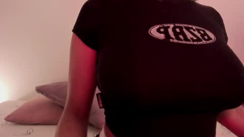 Snapshot of emilia_ghendle chatting on December 2024 12:41:01 AM Emilia Big Boobs online show from December 2024 12:41:01 AM
