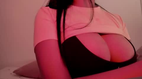 Snapshot of emilia_ghendle chatting on December 2024 05:16:01 PM Emilia Big Boobs online show from December 2024 05:16:01 PM