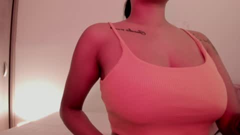 Snapshot of emilia_ghendle chatting on December 2024 03:46:01 PM Emilia Big Boobs online show from December 2024 03:46:01 PM
