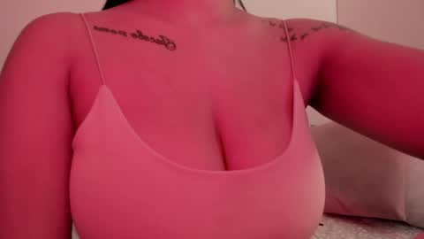 Snapshot of emilia_ghendle chatting on December 2024 08:02:01 PM Emilia Big Boobs online show from December 2024 08:02:01 PM