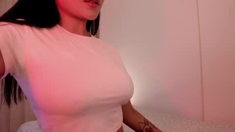 Snapshot of emilia_ghendle chatting on January 2025 05:10:01 PM Emilia Big Boobs online show from January 2025 05:10:01 PM