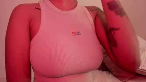 Snapshot of emilia_ghendle chatting on January 2025 12:31:01 AM Emilia Big Boobs online show from January 2025 12:31:01 AM