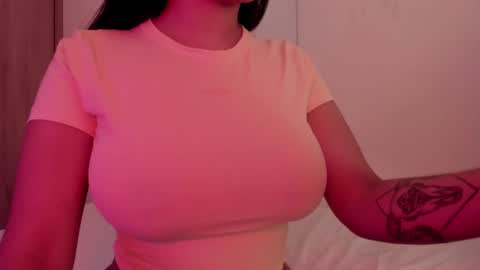 Snapshot of emilia_ghendle chatting on January 2025 08:10:01 PM Emilia Big Boobs online show from January 2025 08:10:01 PM