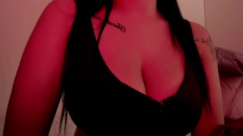 Snapshot of emilia_ghendle chatting on January 2025 04:28:01 AM Emilia Big Boobs online show from January 2025 04:28:01 AM