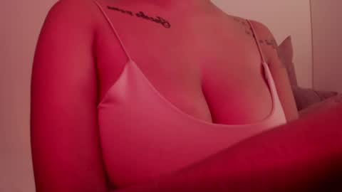 Snapshot of emilia_ghendle chatting on January 2025 02:28:01 PM Emilia Big Boobs online show from January 2025 02:28:01 PM