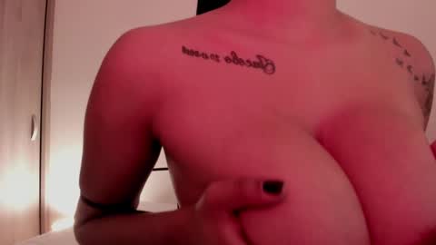 Snapshot of emilia_ghendle chatting on January 2025 01:09:01 PM Emilia Big Boobs online show from January 2025 01:09:01 PM
