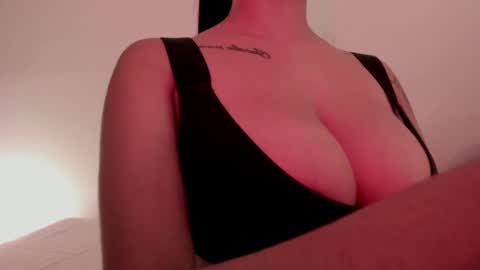 Snapshot of emilia_ghendle chatting on January 2025 04:19:02 PM Emilia Big Boobs online show from January 2025 04:19:02 PM