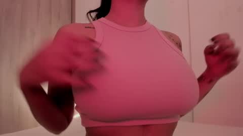 Snapshot of emilia_ghendle chatting on January 2025 04:41:01 PM Emilia Big Boobs online show from January 2025 04:41:01 PM