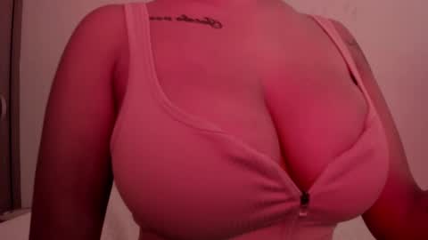 Snapshot of emilia_ghendle chatting on January 2025 04:59:02 PM Emilia Big Boobs online show from January 2025 04:59:02 PM