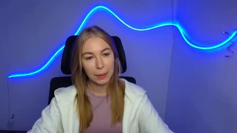 Emilia online show from September 2025 05:33:01 AM