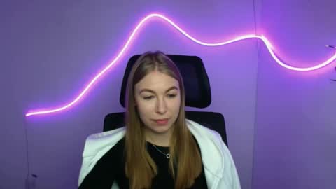 Emilia online show from October 2025 06:43:02 AM