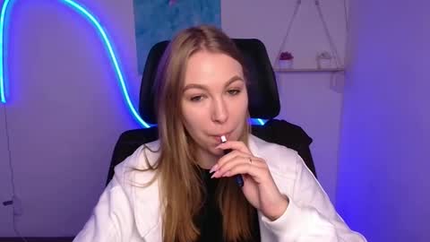 Snapshot of emilia_ilia chatting on November 2025 06:36:02 AM Emilia online show from November 2025 06:36:02 AM