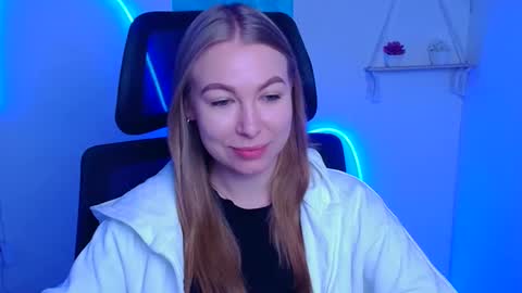 Snapshot of emilia_ilia chatting on December 2025 06:21:01 AM Emilia online show from December 2025 06:21:01 AM