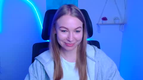 Snapshot of emilia_ilia chatting on December 2025 06:23:01 AM Emilia online show from December 2025 06:23:01 AM