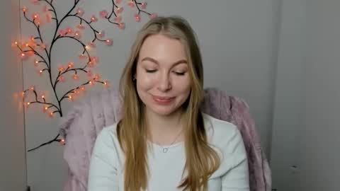 Snapshot of emilia_ilia chatting on December 2025 06:41:02 AM Emilia online show from December 2025 06:41:02 AM