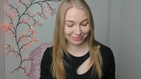 Snapshot of emilia_ilia chatting on December 2025 06:10:02 AM Emilia online show from December 2025 06:10:02 AM