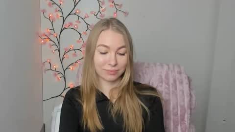 Snapshot of emilia_ilia chatting on January 2026 06:48:01 AM Emilia online show from January 2026 06:48:01 AM