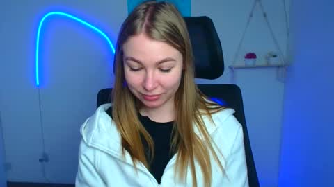 Snapshot of emilia_ilia chatting on February 2026 12:27:01 PM Emilia online show from February 2026 12:27:01 PM