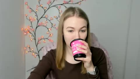 Snapshot of emilia_ilia chatting on March 2026 06:30:02 AM Emilia online show from March 2026 06:30:02 AM