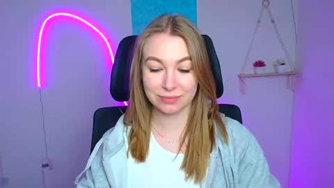 Snapshot of emilia_ilia chatting on March 2026 06:19:02 AM Emilia online show from March 2026 06:19:02 AM