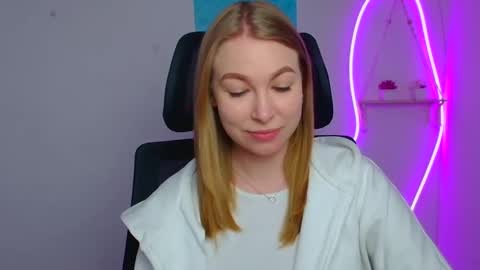 Snapshot of emilia_ilia chatting on March 2026 12:30:02 PM Emilia online show from March 2026 12:30:02 PM