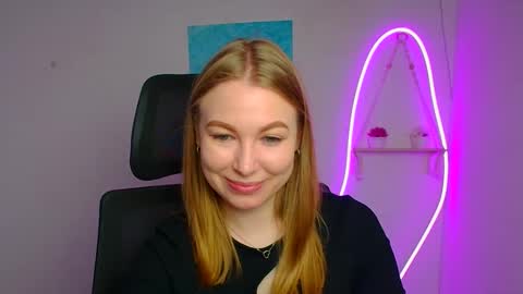 Snapshot of emilia_ilia chatting on April 2026 05:30:01 AM Emilia online show from April 2026 05:30:01 AM