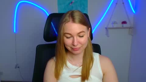 Snapshot of emilia_ilia chatting on May 2026 05:36:02 AM Emilia online show from May 2026 05:36:02 AM
