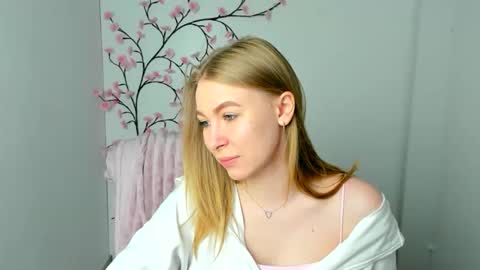 Snapshot of emilia_ilia chatting on May 2026 05:46:02 AM Emilia online show from May 2026 05:46:02 AM
