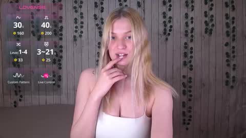 Snapshot of emiliaduchess chatting on November 2025 03:47:01 PM Amili online show from November 2025 03:47:01 PM