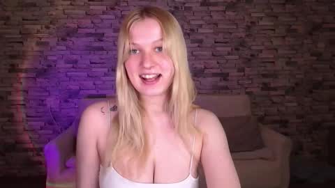 Snapshot of emiliaduchess chatting on March 2026 03:20:02 PM Amili online show from March 2026 03:20:02 PM