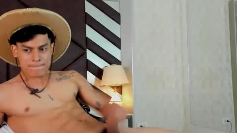 Snapshot of emilianobrl chatting on February 2025 02:49:01 PM EmilianoBrl online show from February 2025 02:49:01 PM