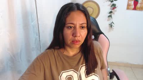 emiliany layla perez online show from December 2024 05:38:01 AM