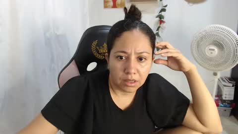 emiliany layla perez online show from September 2025 03:06:02 AM