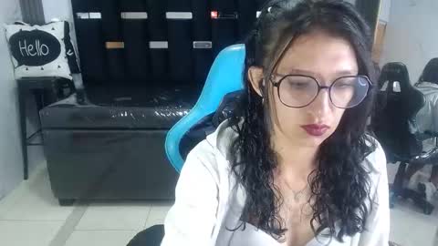 Snapshot of emiliastyle_a chatting on October 2025 02:47:02 PM emiliastyle_a online show from October 2025 02:47:02 PM