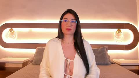 Emilie online show from April 2026 03:09:02 AM