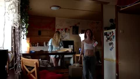 Emi  online show from March 2026 05:01:02 AM