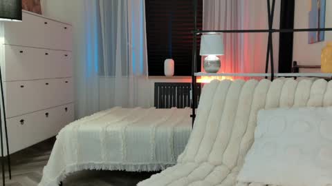 Emiljanna online show from May 2026 04:02:02 PM