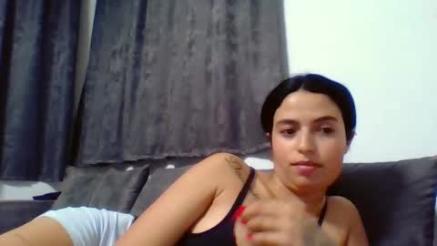 Emilly and Daniel online show from November 2025 07:41:02 PM