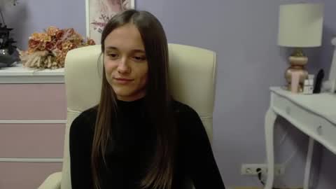 Emilly online show from October 2025 07:04:02 AM