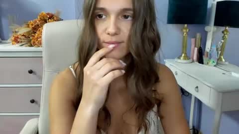 Emilly online show from June 2026 06:48:02 AM