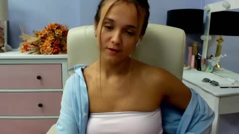 Emilly online show from June 2026 06:33:01 AM