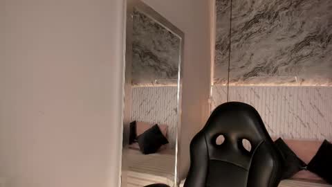 Snapshot of emilly_mell chatting on September 2025 11:04:01 AM emilly_mell online show from September 2025 11:04:01 AM