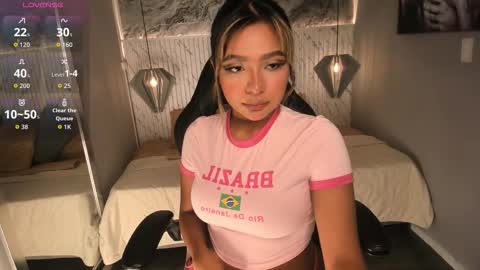 Snapshot of emilly_mell chatting on October 2025 11:09:02 AM emilly_mell online show from October 2025 11:09:02 AM