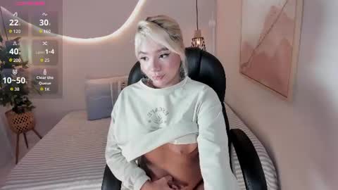 Snapshot of emilly_mell chatting on June 2026 12:03:02 PM emilly_mell online show from June 2026 12:03:02 PM