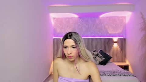 Snapshot of emilly_smith_1 chatting on December 2024 04:09:02 AM Emily online show from December 2024 04:09:02 AM