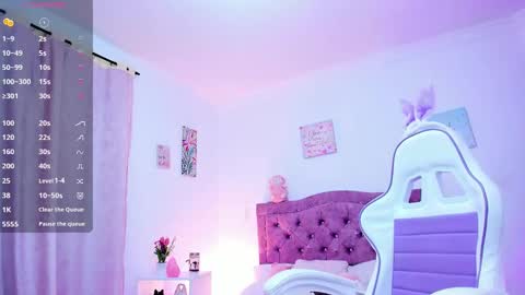 Snapshot of emilly_star chatting on March 2025 11:09:02 PM emi333 online show from March 2025 11:09:02 PM
